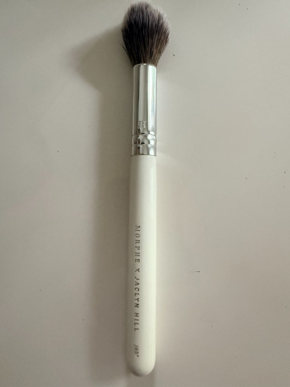 MORPHE X JACLYN HILL JH07 UNDER-EYE POWDER BRUSH